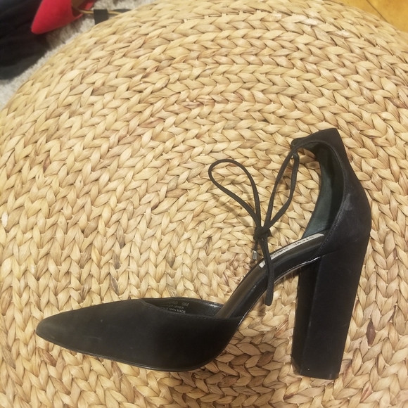 Pumps - Picture 2 of 6